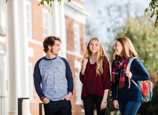 students walking and talking in front of the 在线博彩 Newnan campus